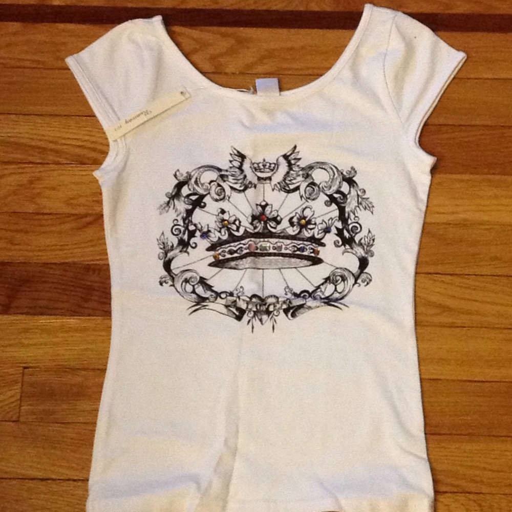 WHITE GRAPHIC T TOP  Royalty Crown & Embellished 